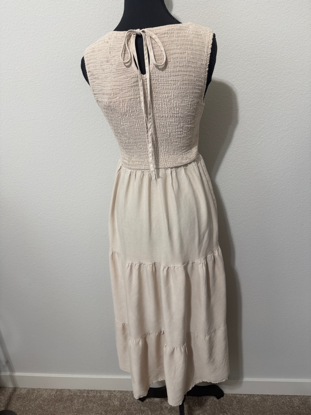 Sleeveless Cream Smocked Maxi Dress - Unbranded - Picture 2 of 3